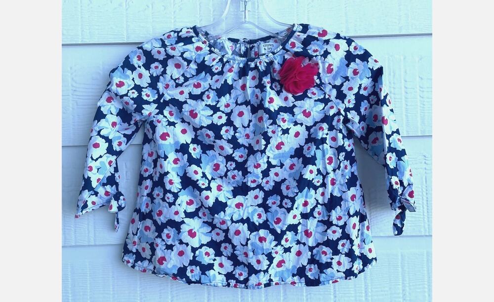 Crown & Ivy Kids  blue floral top 6 100% cotton
